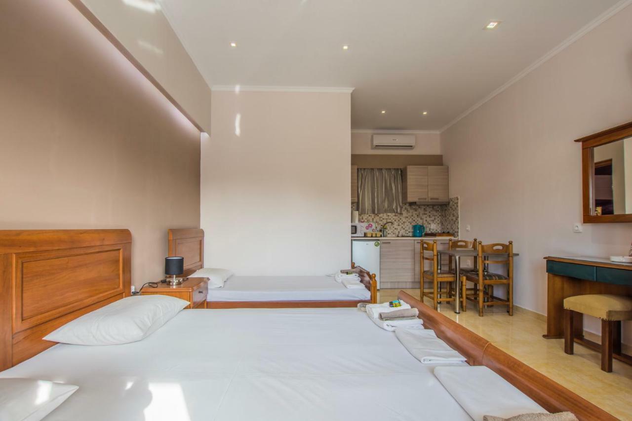 Dennis Tsilivi Houses & Studios By "Elite" ภายนอก รูปภาพ
